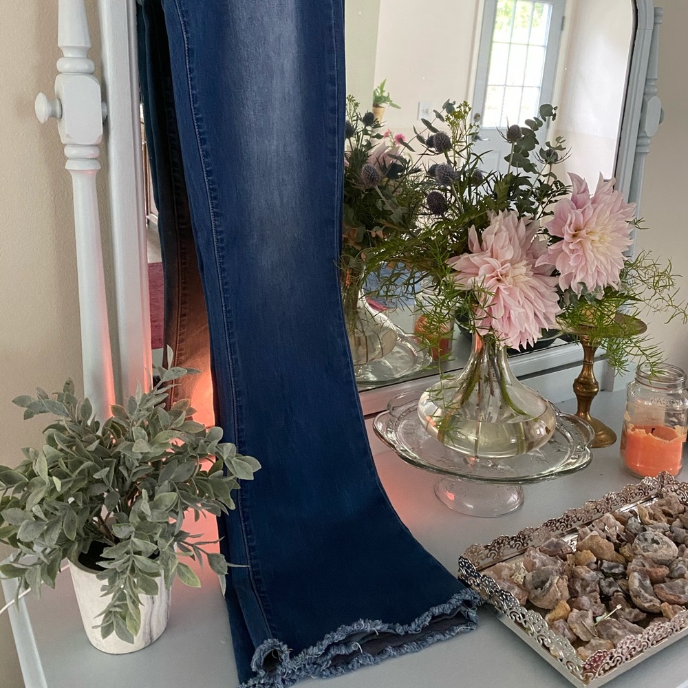Fashion Nova - High Waist - Flare Jeans .